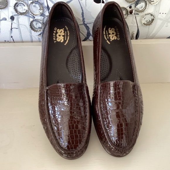 SAS Brown Croc Embossed Patent Leather Simplify Tripad Slip On Loafer EUC 9.5 W - Picture 2 of 10